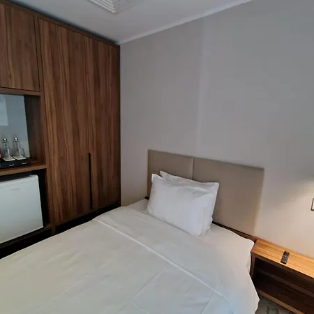 Embassy Romana 3*
