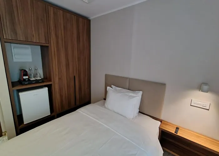 Embassy Romana 3*