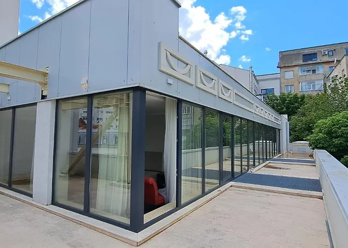 Embassy Romana